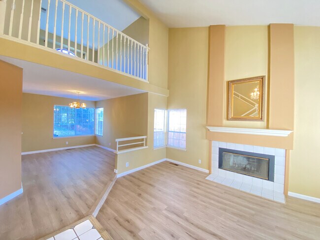 Building Photo - 746 Catalina Cir