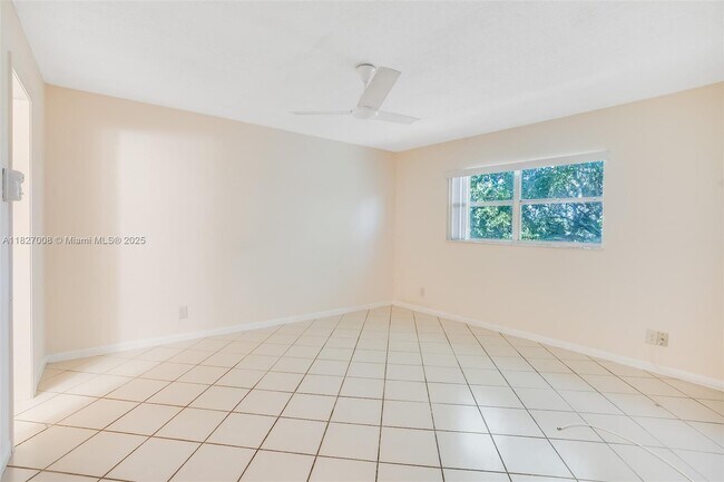 Building Photo - 608 SW Natura Blvd