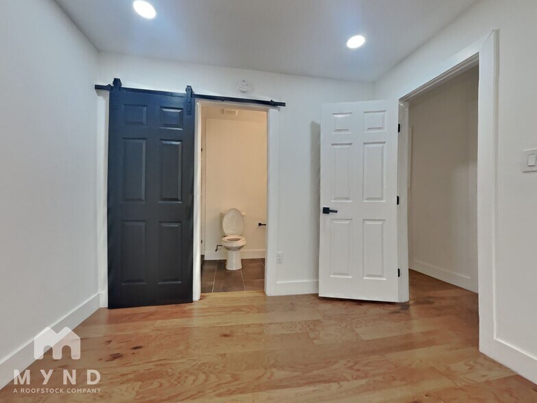 Building Photo - 1603 Rutland Dr