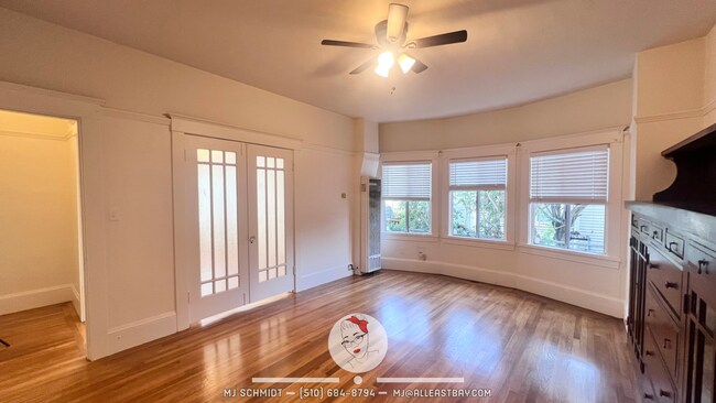 Building Photo - Lovely 1/1 walking distance to shopping, restaurants, public transportation!