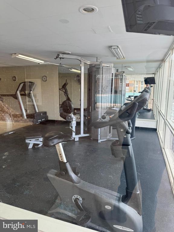 Building Photo - 2633 Fort Farnsworth Rd