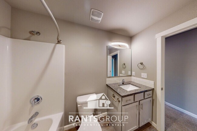 Building Photo - 694R