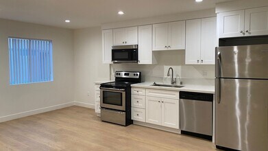 Building Photo - 559 Normandie Ave