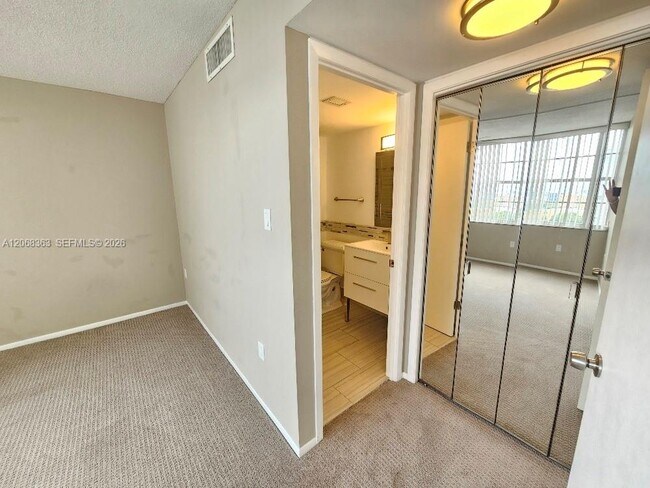Building Photo - 18081 Biscayne Blvd
