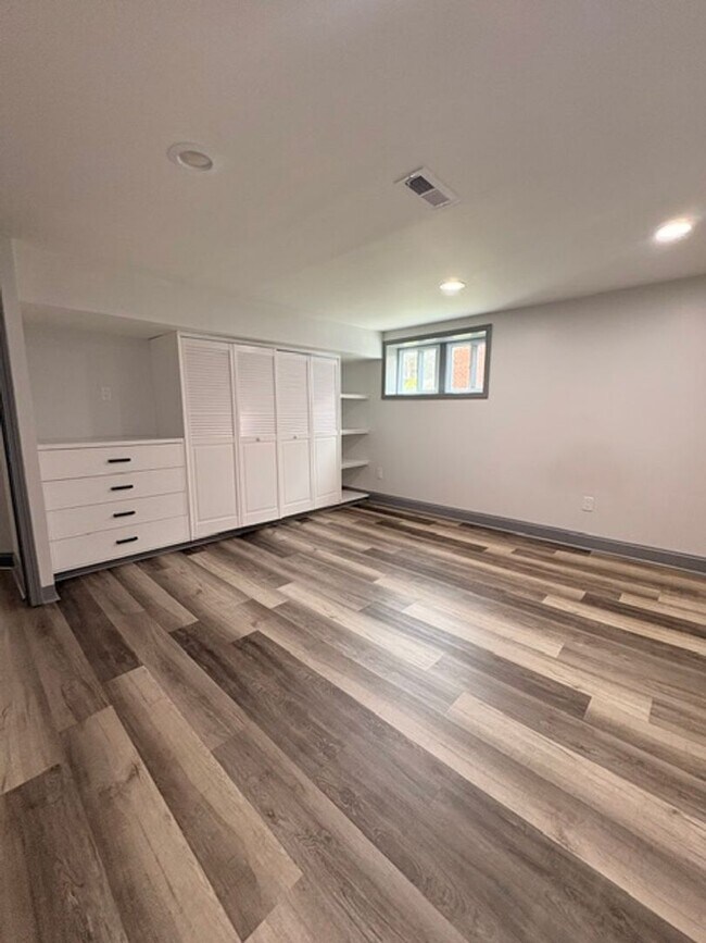Building Photo - 9714 Admiralty Dr