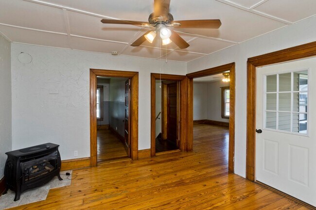 Building Photo - 33 Noble St
