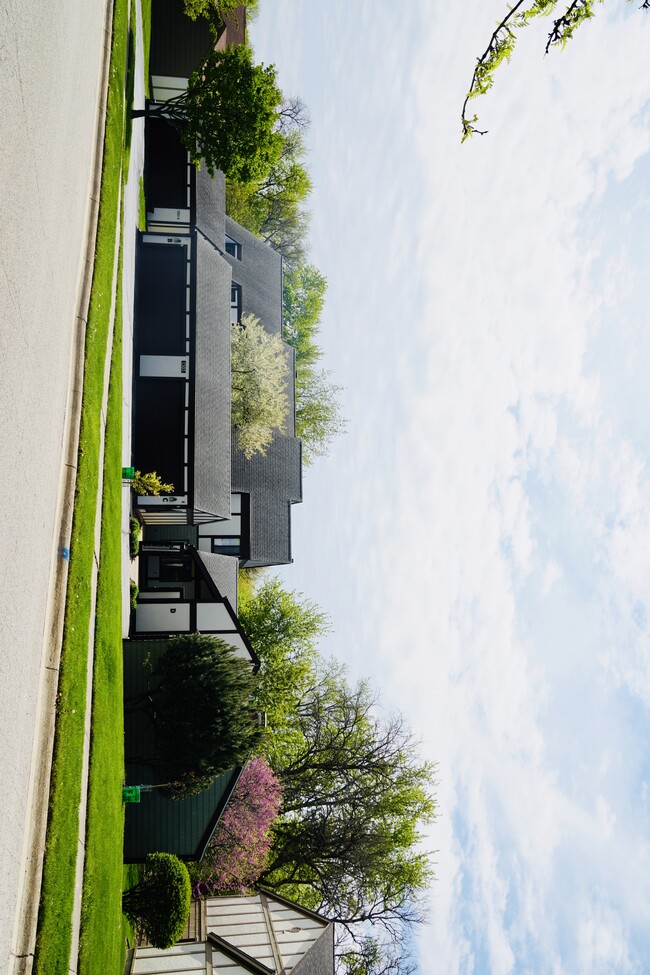 Building Photo - 1303 Kingsridge Ct