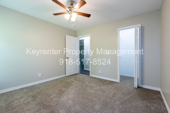 Building Photo - 4 Bedroom 2 Bath + Updated