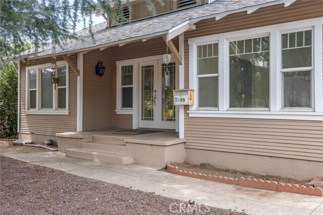 Building Photo - 809 E Colton Ave