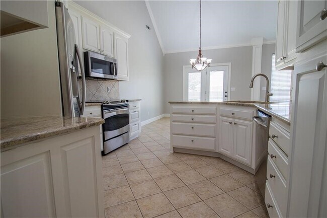 Building Photo - 5607 S 43rd St