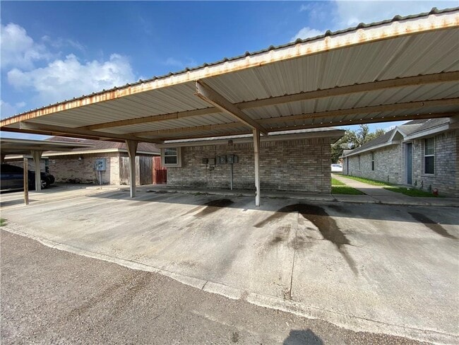 Building Photo - 14 West Dr