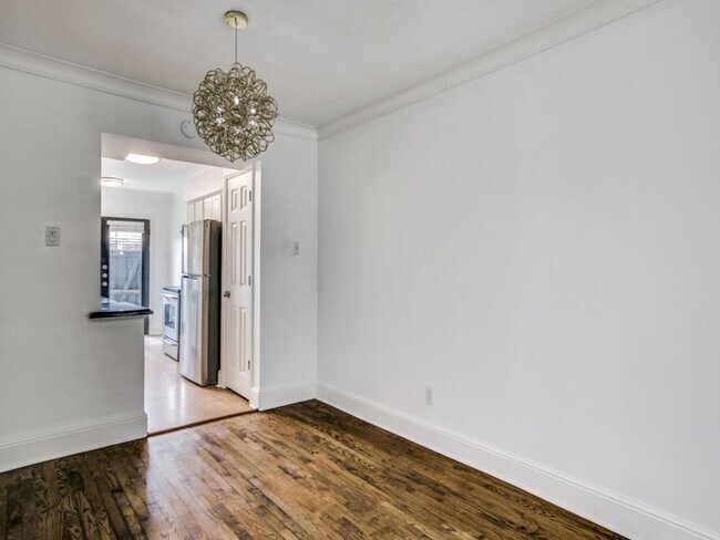 Building Photo - Remodeled Central Dallas Condo