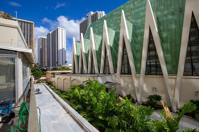 View on the patio looking toward the mountains - 2500 Kalakaua Ave