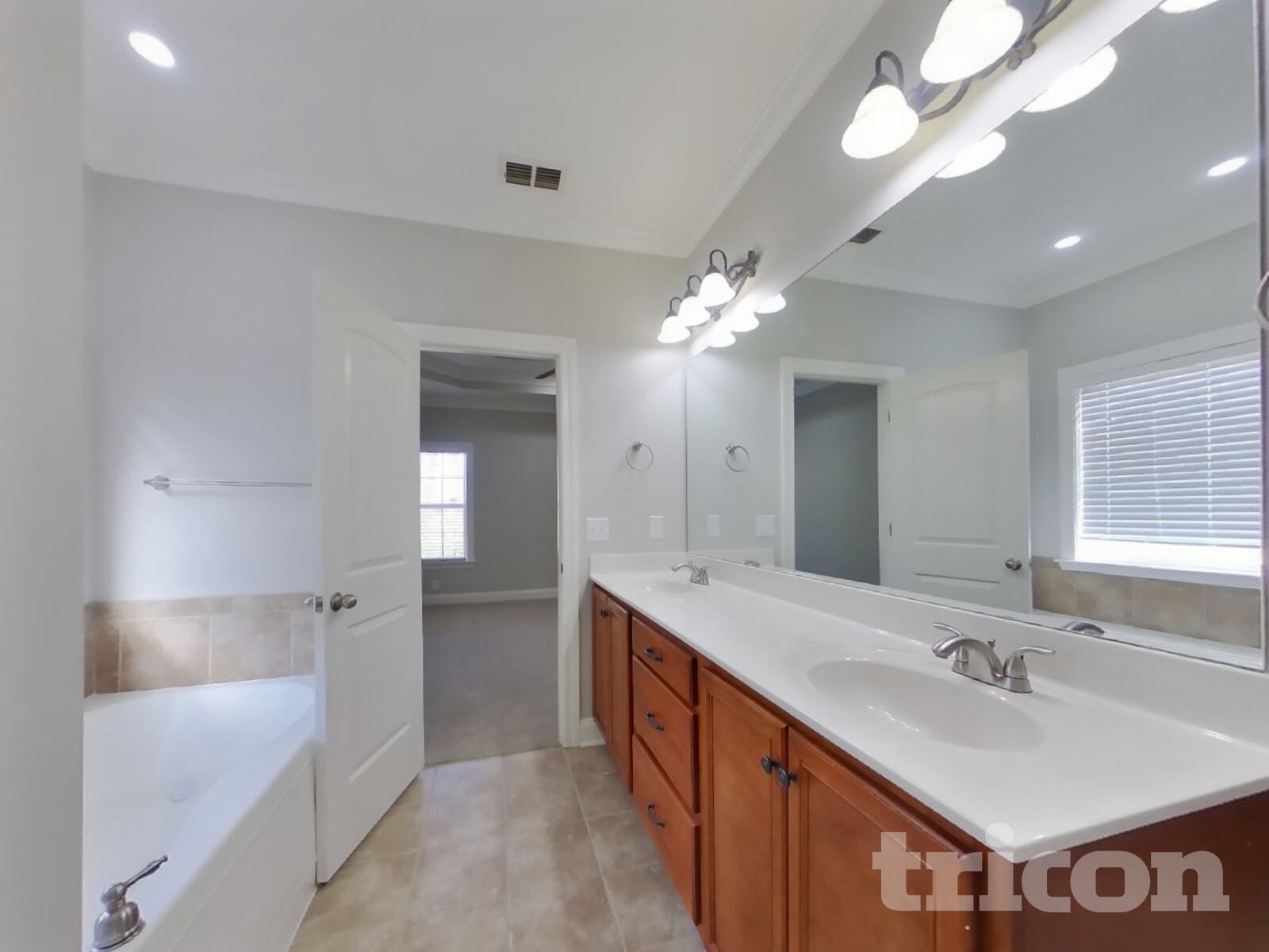 Building Photo - 1527 Dewsbury Dr