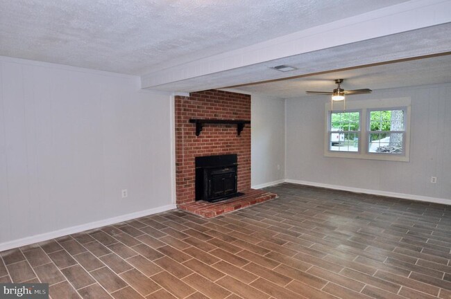Building Photo - 13831 Delaney Rd