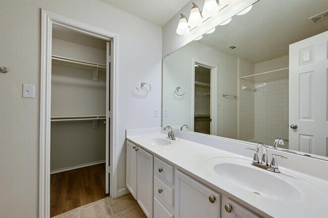 Building Photo - 1531 Parkfield Cir