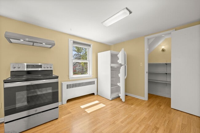 Building Photo - 8 Reynolds Pl