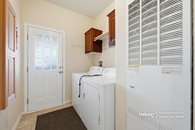 Building Photo - 2700 E Valley Pkwy