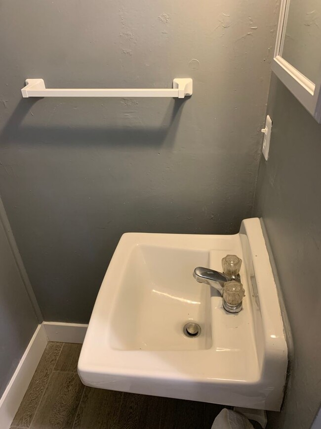 Building Photo - Charming 3-Bedroom Apartment in Midtown Ki...