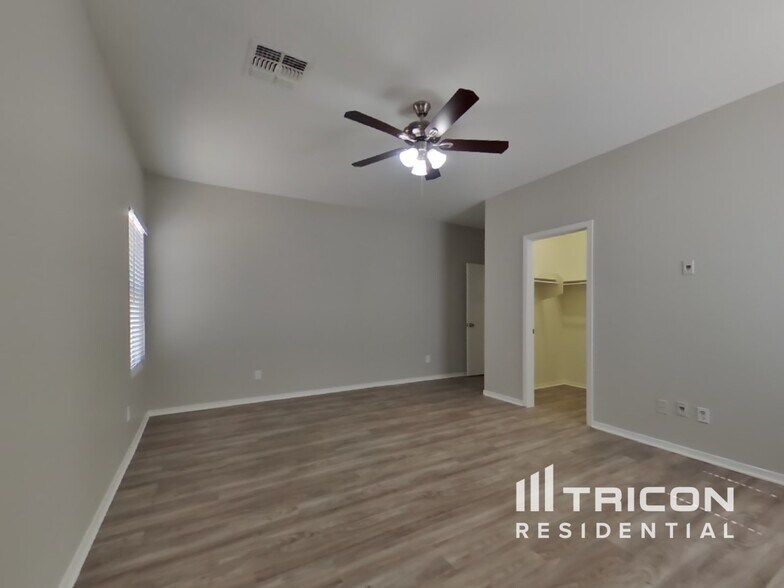 Building Photo - 15441 W Cameron Dr