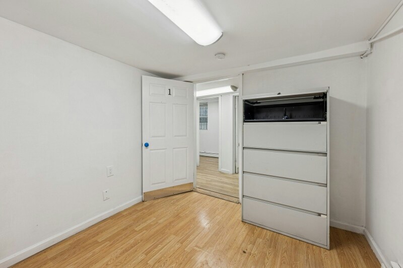 Building Photo - 1549 Selwyn Ave