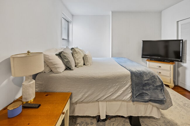 Building Photo - 2207 Lombard St