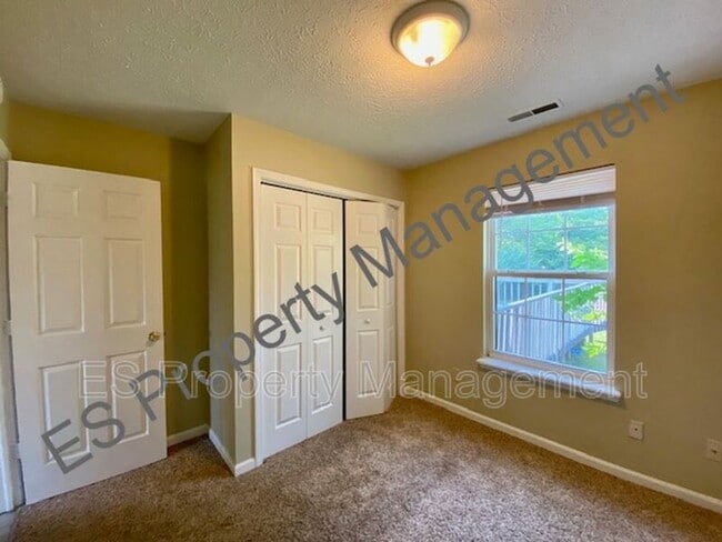 Building Photo - 4936 W Troy Ave