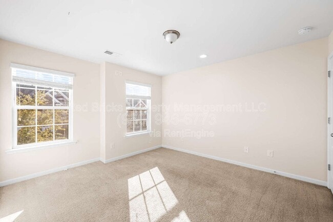 Building Photo - 4860 Pepper Dr