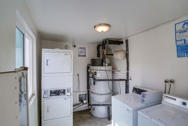 Building Photo - 6117 11th Ave