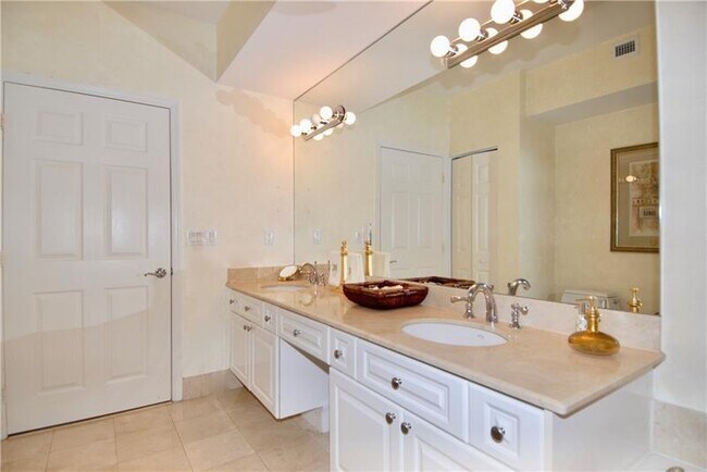 Building Photo - 3200 N Ocean Blvd