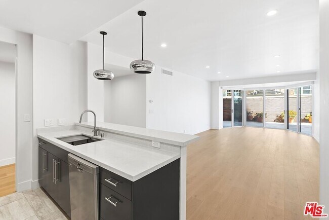 Building Photo - 515 Ocean Ave