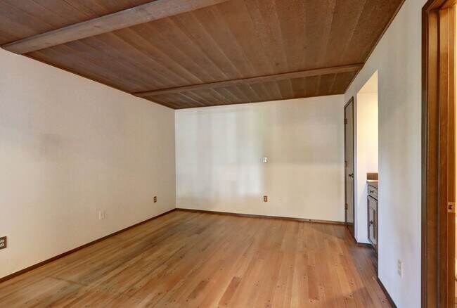 Building Photo - Beautiful View-Quiet Twin Lakes Neighborhood