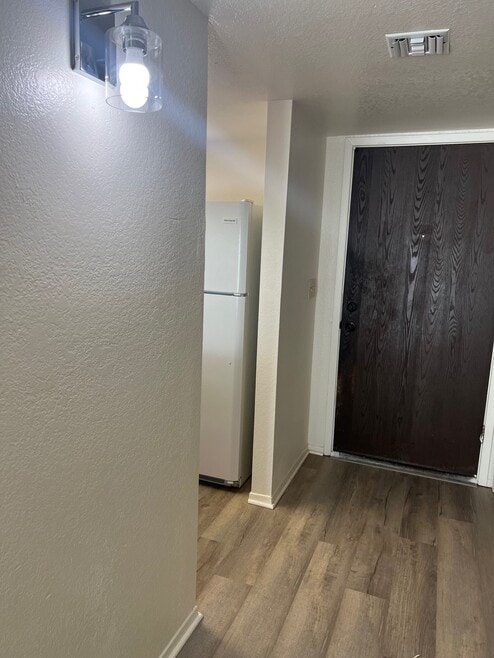 Building Photo - 8257 W Santa Cruz Blvd