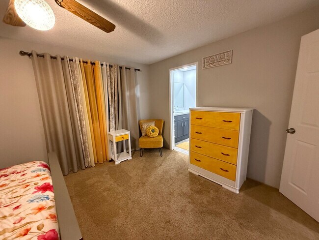 Building Photo - 1709 S Perry Ct