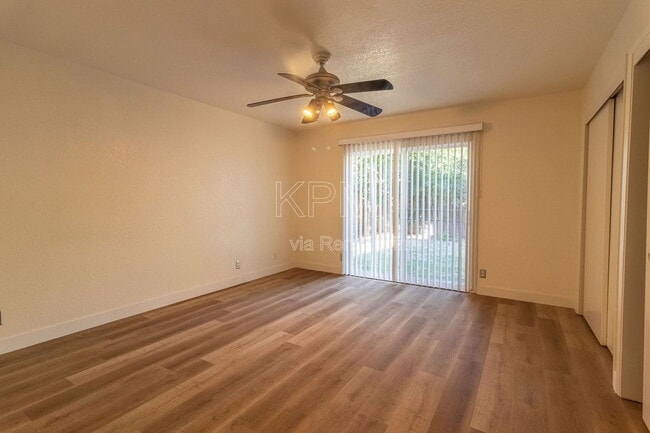 Building Photo - 2828 Smoke Tree Cir