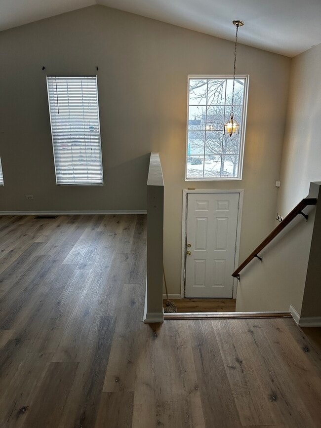 Building Photo - 1121 Symphony Dr