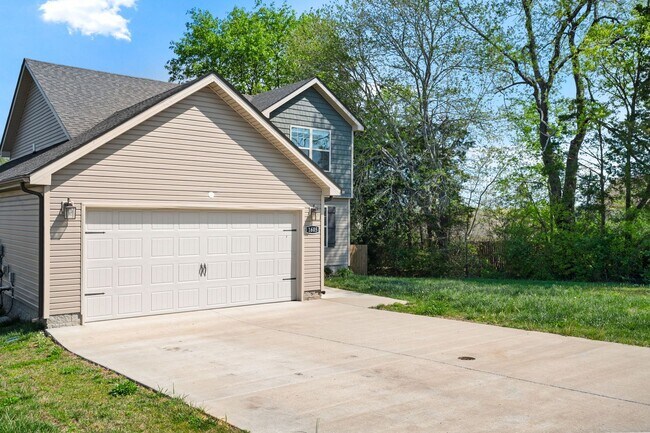 Building Photo - Beautiful Single-Family Home With A Community Park