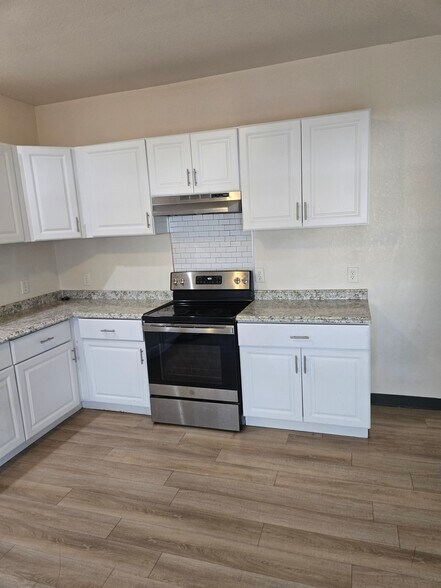 Building Photo - 22806 Shady Forest Dr