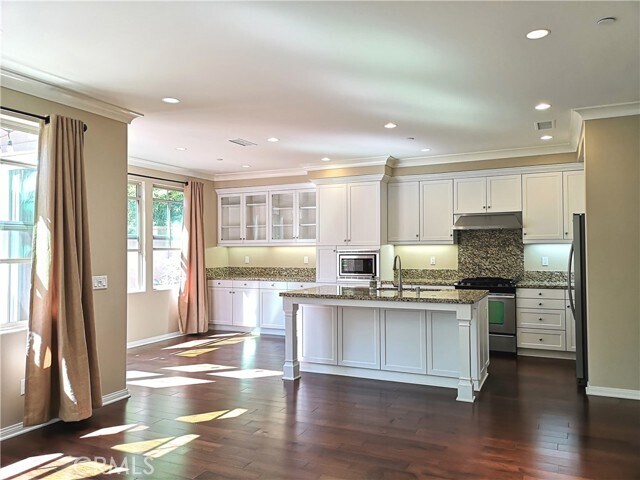Building Photo - 106 Pendant