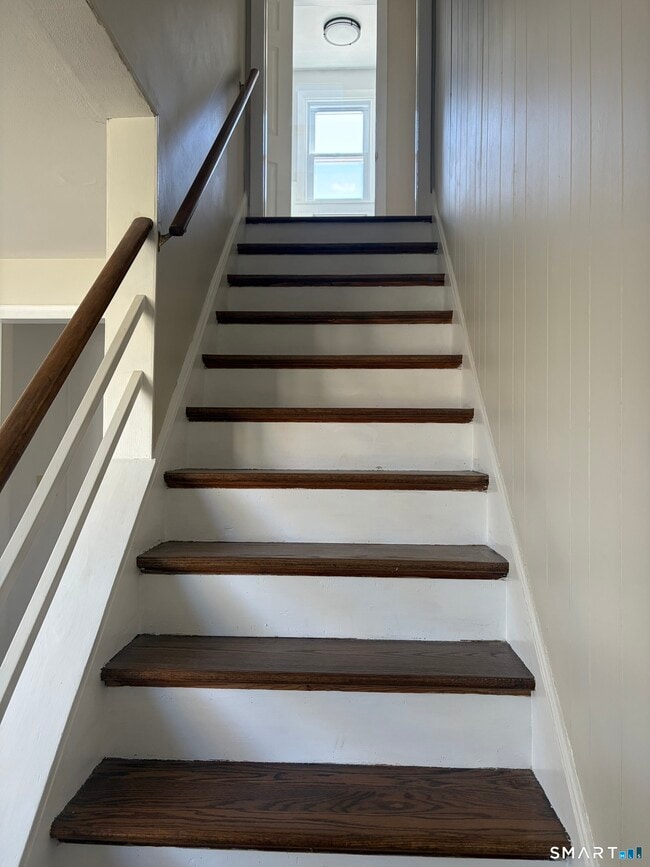 Building Photo - 123 Longview Ave