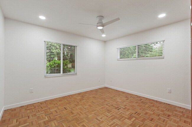 Building Photo - Central Davis 3/2 Mid Modern