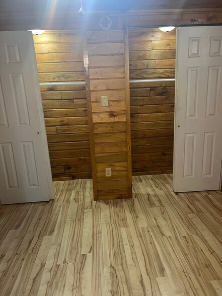 Building Photo - 1574 Armstrong Rd