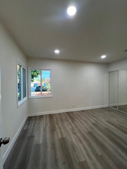 Building Photo - 515 Allen Ave