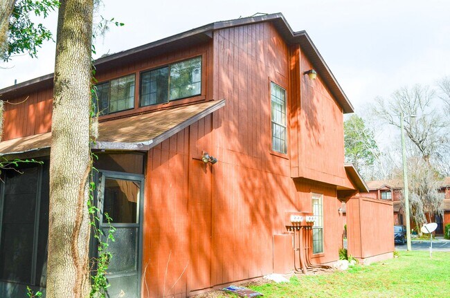 Building Photo - FIRST MONTH FREE! Rockwood Villas 3 bedroom 3 bath