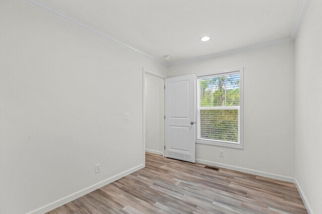 Building Photo - Like New Manufactured Home Available in Hampstead!