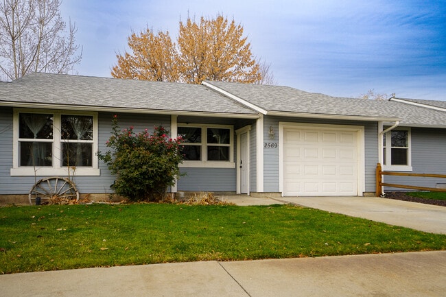 Building Photo - 2569 Camden Ln