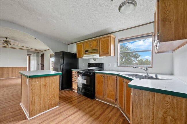 Building Photo - 360 Shady Oaks Dr