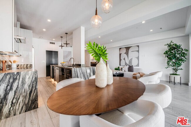 Building Photo - 10790 Wilshire Blvd