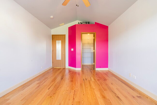 Building Photo - 2284 Woodside Dr