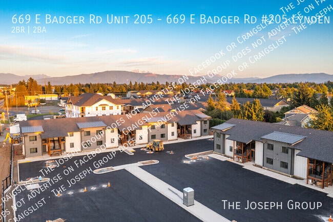 Building Photo - 669 E Badger Rd
